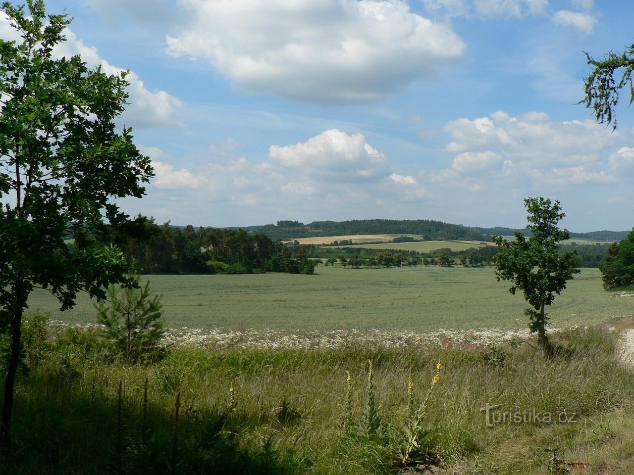 View from the crossroads under Dominka to the west