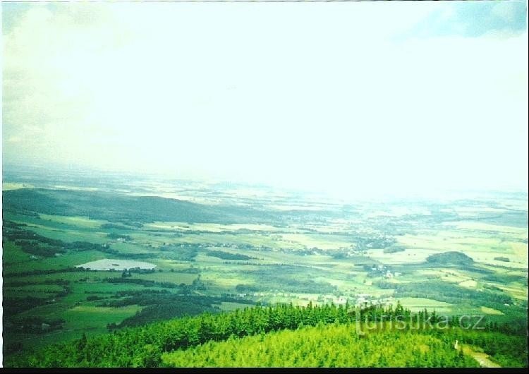 Vista da torre de observação Biskupská kupa em direção à Polônia