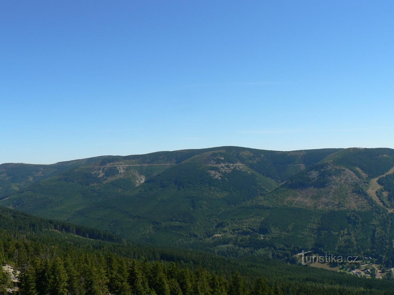 Pogled z razglednega stolpa na Sušino