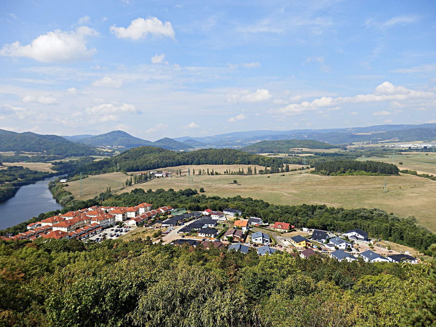widok z wieży widokowej na Svaté vrch