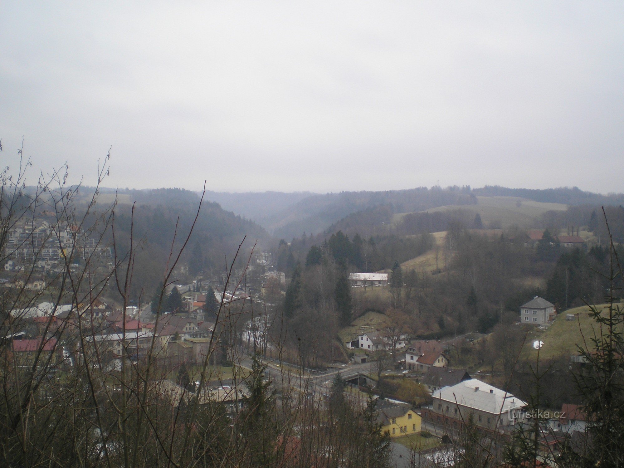 Vista dalla torre di avvistamento (purtroppo non si vedono i monti Orlické)