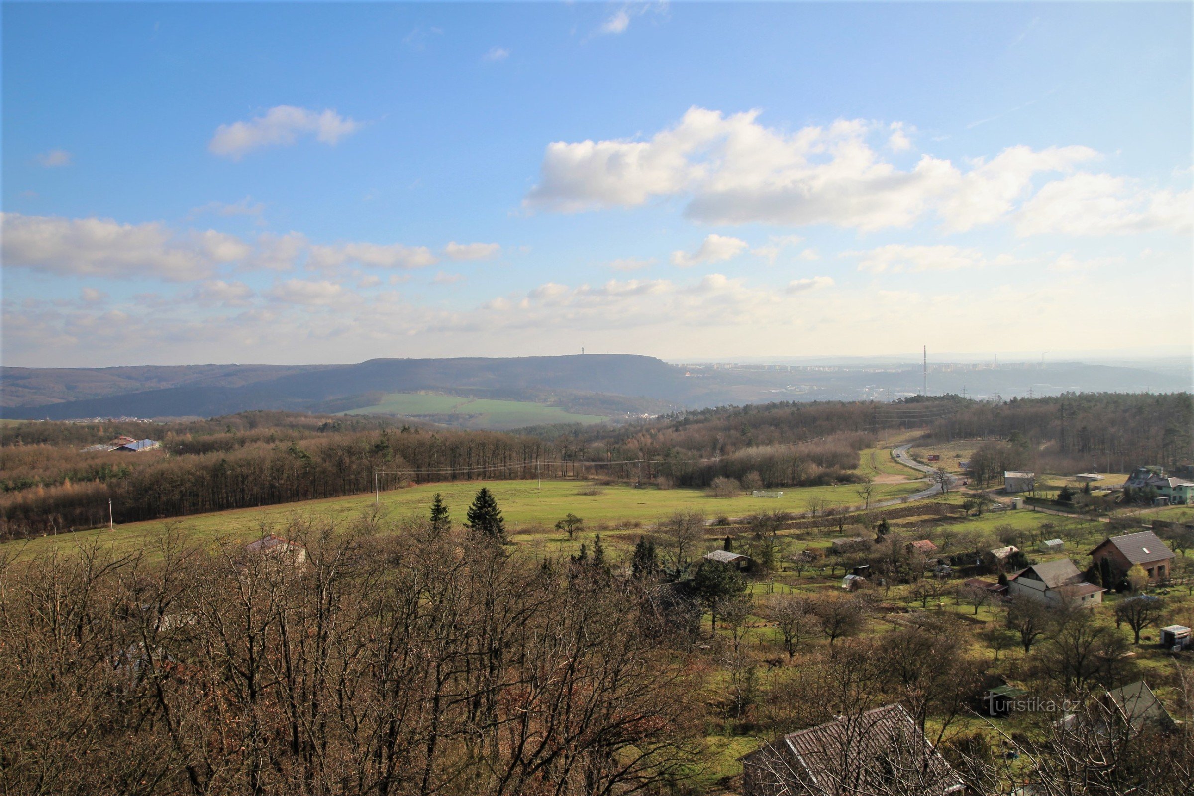 Vista da torre de observação para Obřany e Hády