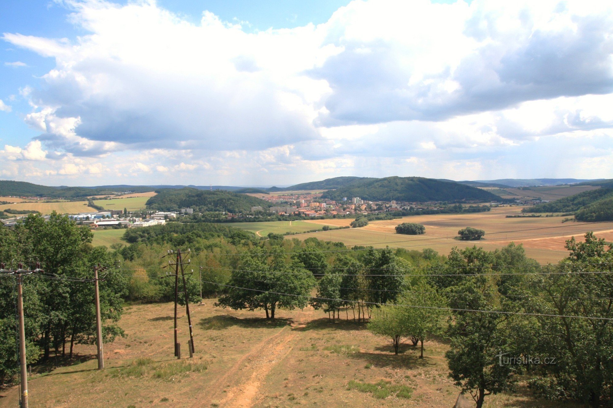 Pogled z razglednega stolpa proti Kuřimiju