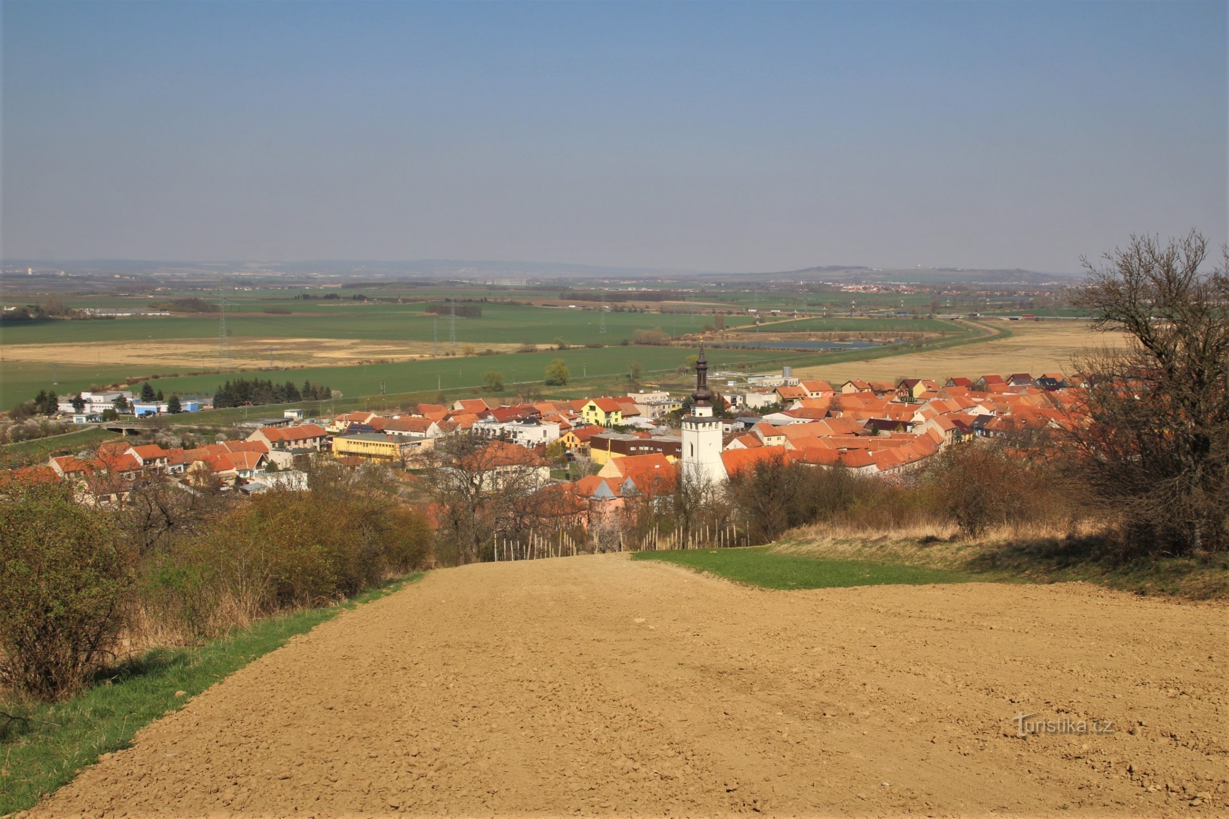 Blick vom Wanderweg auf Blučina