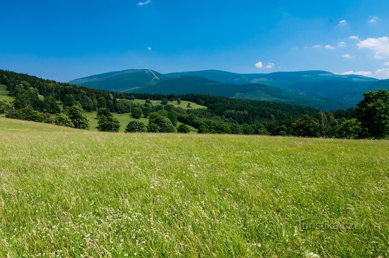 Vue depuis le versant de Holé vrch jusqu'à la voûte de Keprnicka