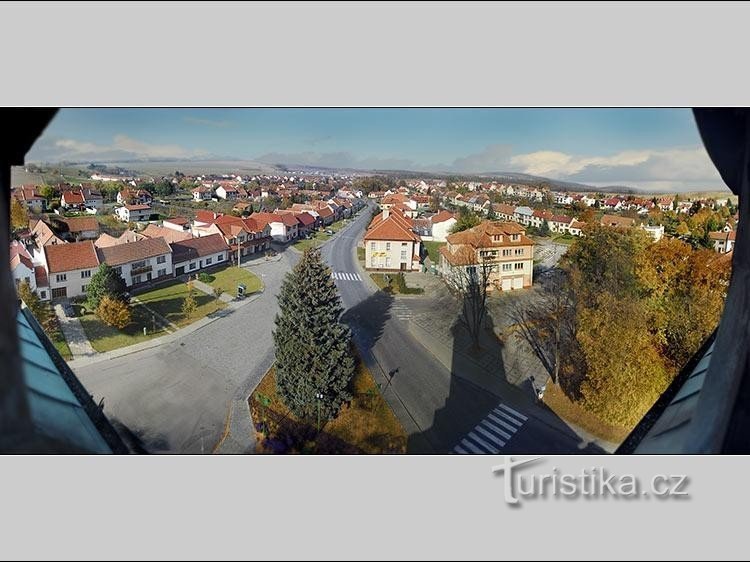 Vue depuis le clocher de l'église vers le nord : Panorama à partir de six photos