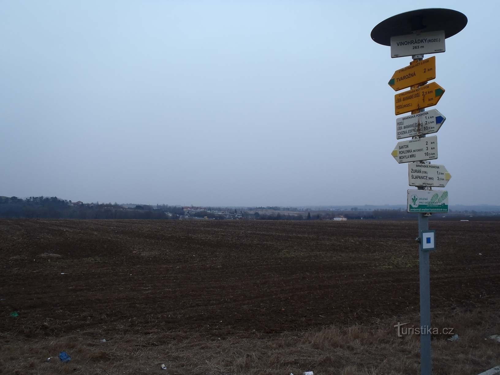 Widok z Vinohradky na park motorowy Rohlenka - 6.2.2012 lutego XNUMX r