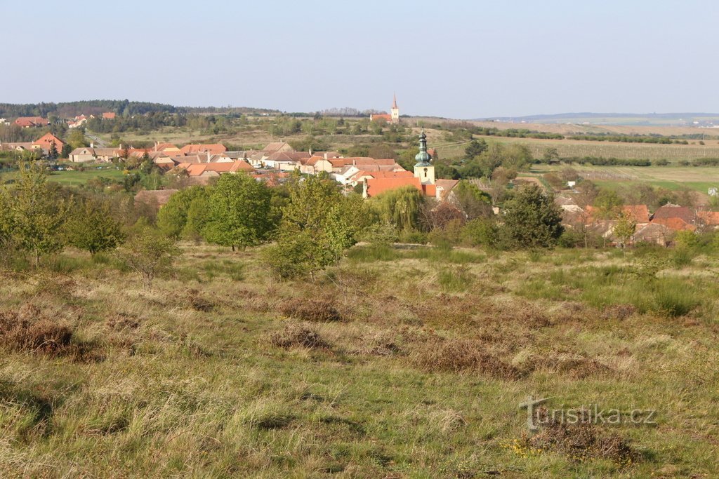 Uitzicht vanaf de heide op Popice