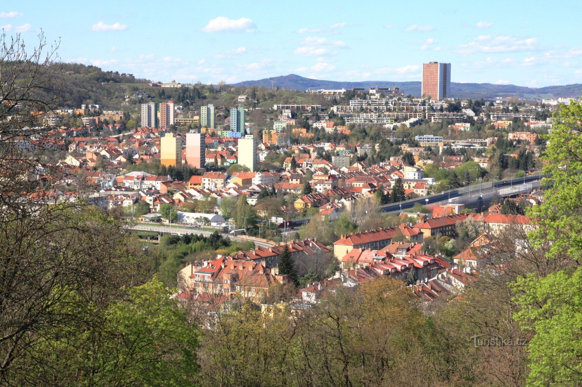 Udsigt fra udsigtspunktet over Žabovřesky og Komín-distriktet