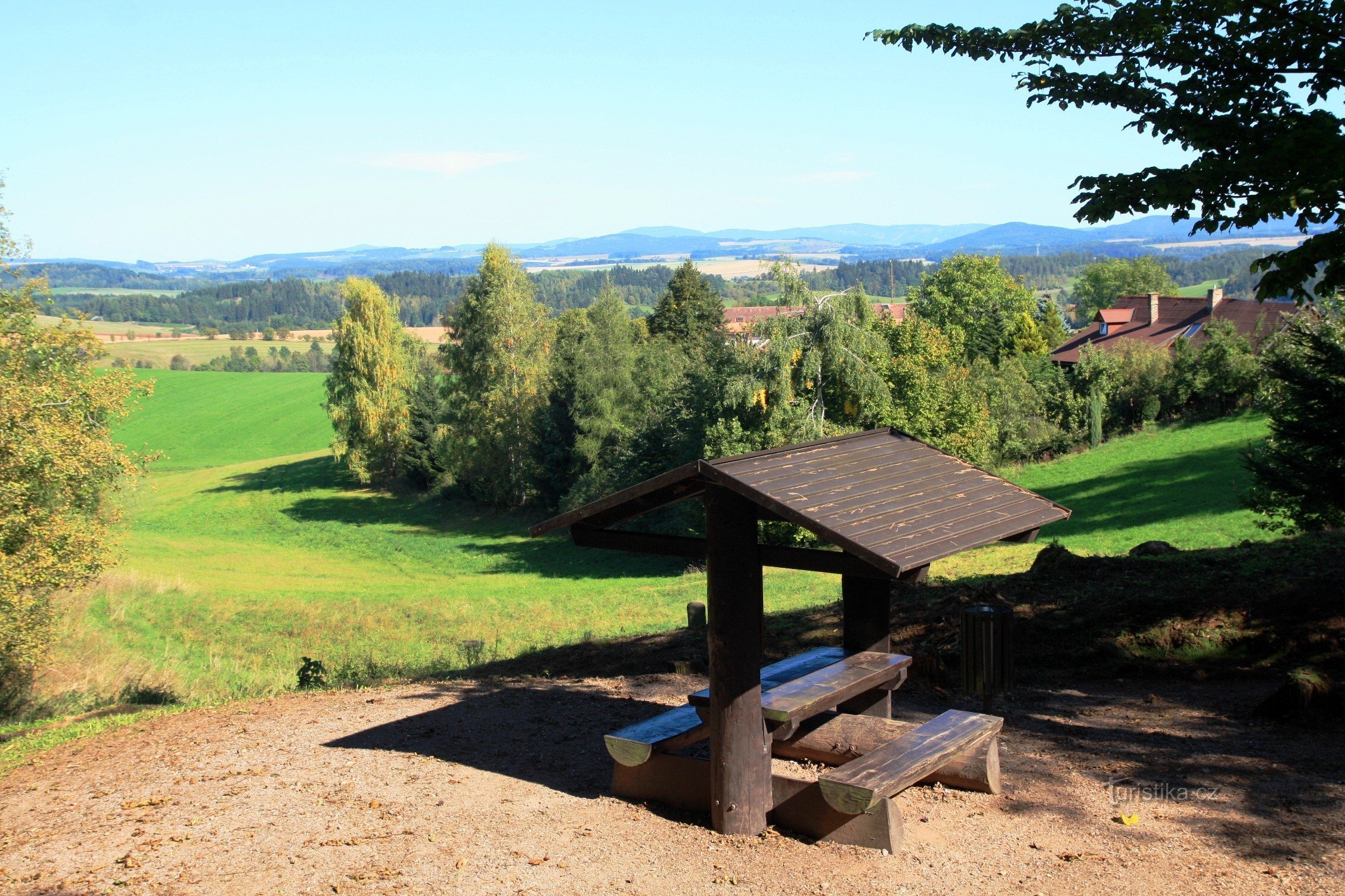 Näkymä näköalapaikalta kohti Eagle Mountains -vuoria