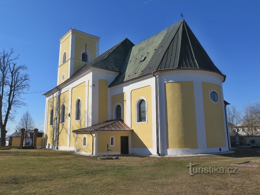 pohled ze hřbitova