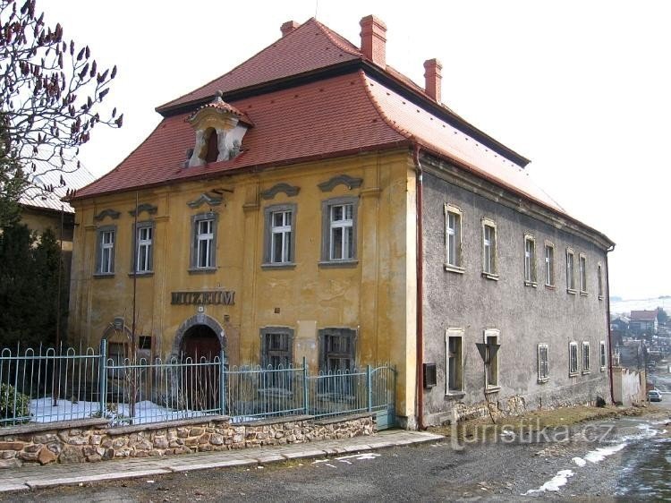 Vue du nord-ouest : Château de la Mairie