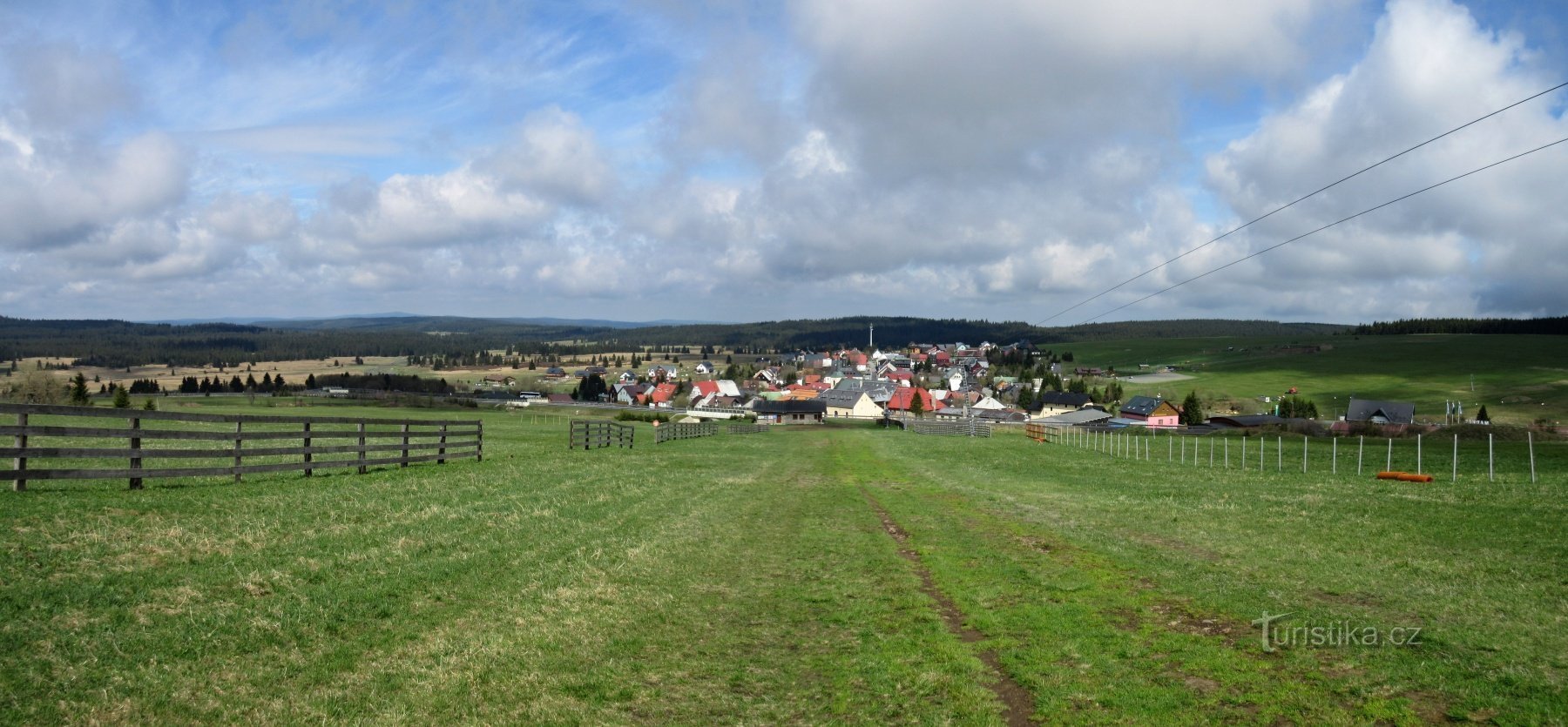 Widok ze zbocza na dar Boży