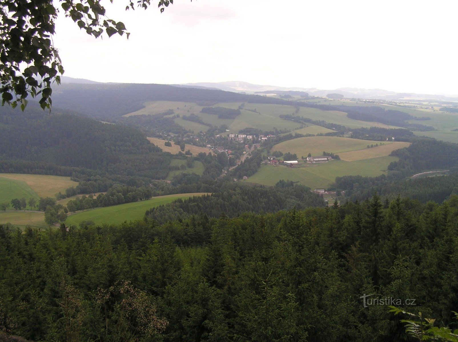 Vista desde las rocas a Těchonín