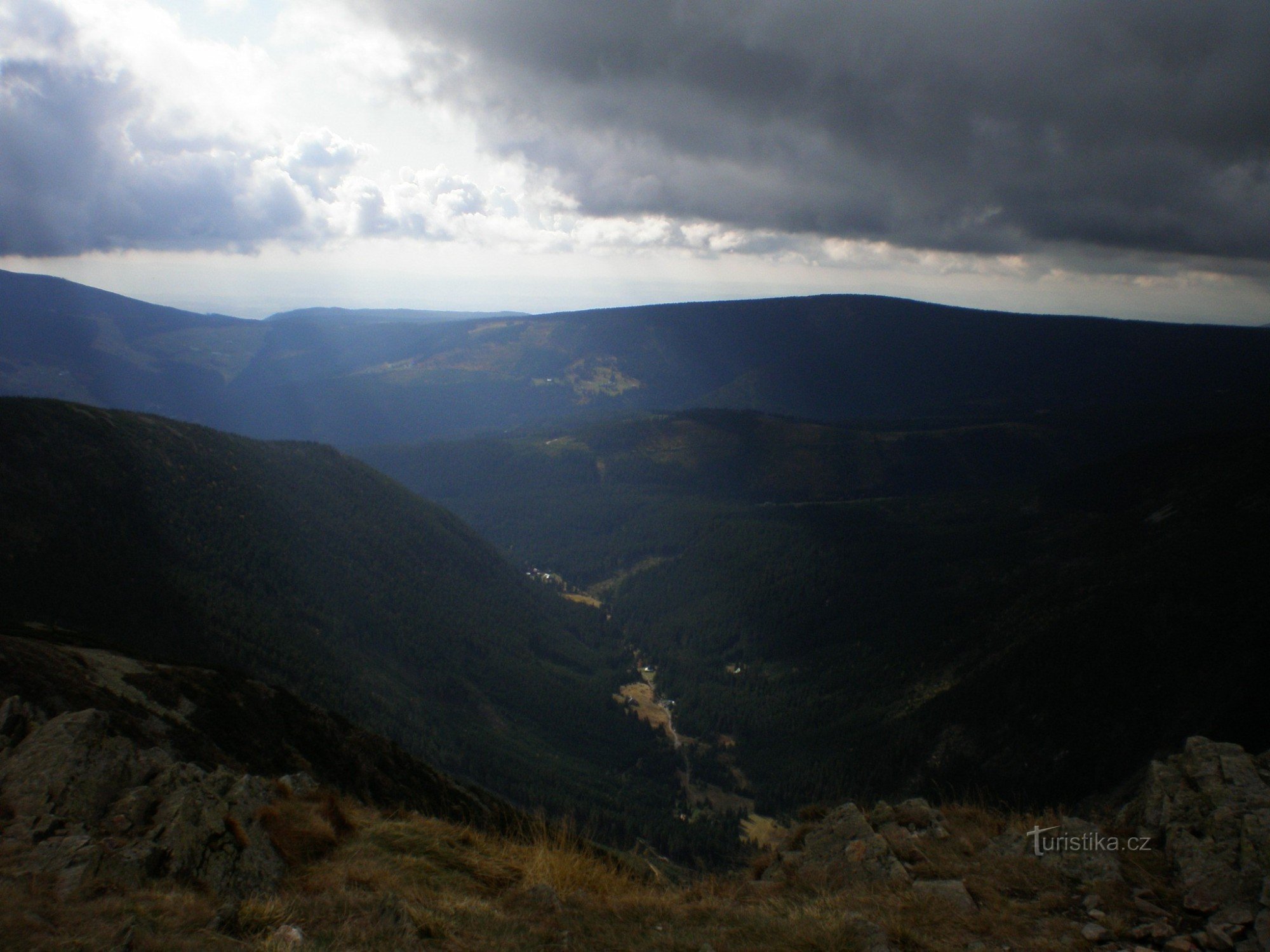 Utsikt från Sněžka till jättegruvan