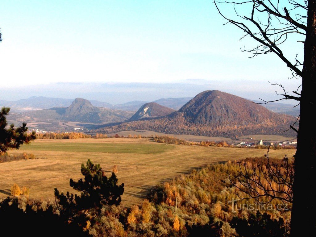 Utsikt från Špičák till Zlatník, Želenický vrch, Bořeň