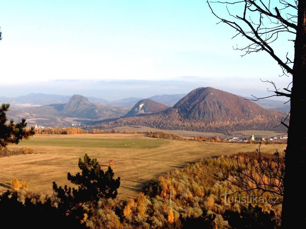 Pohled ze Špičáku na Zlatník, Želenický vrch, Bořeň