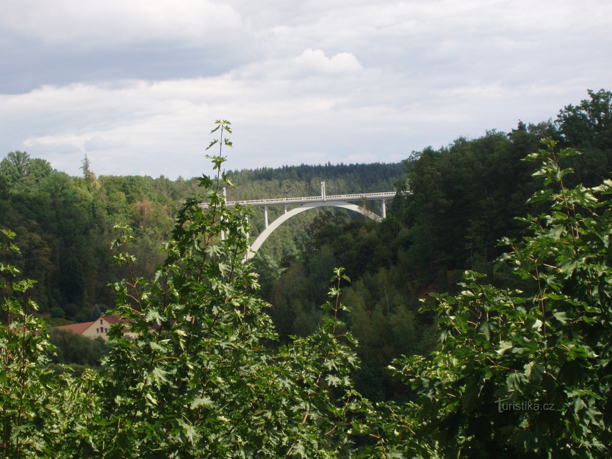 Kilátás a kastélyparkból Bechynben