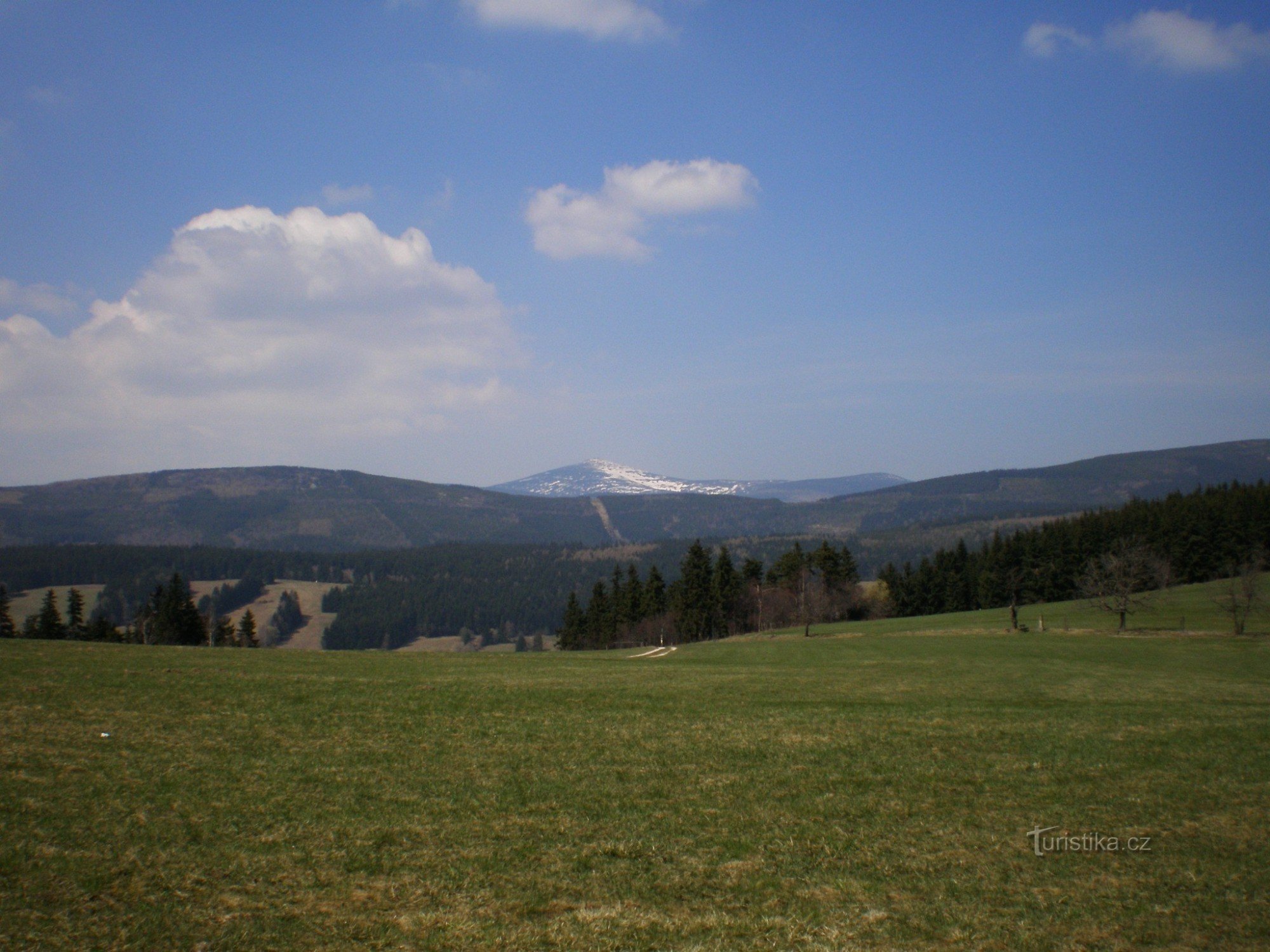 Utsikt från övre Albeřice till NW (Sněžek i bakgrunden)