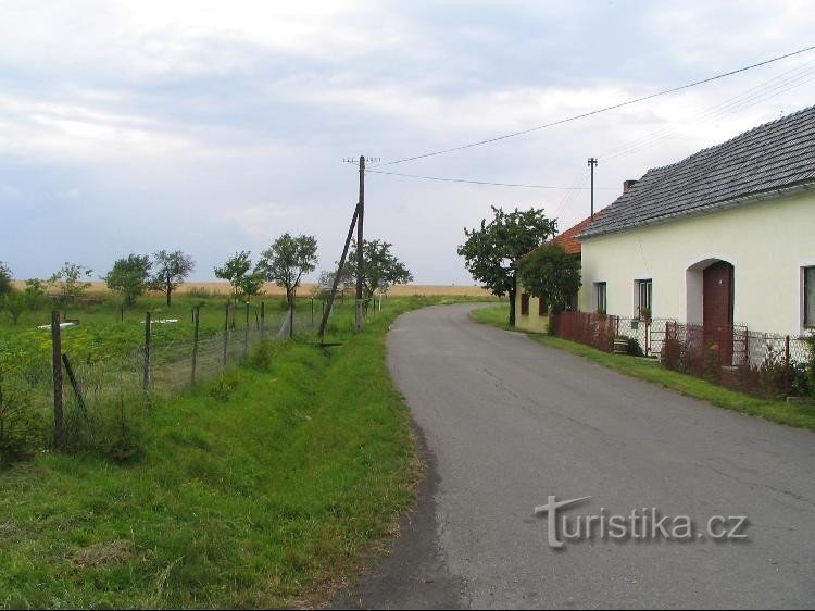 Das Gebirge gabelt sich, Richtung Oder entlang der Straße