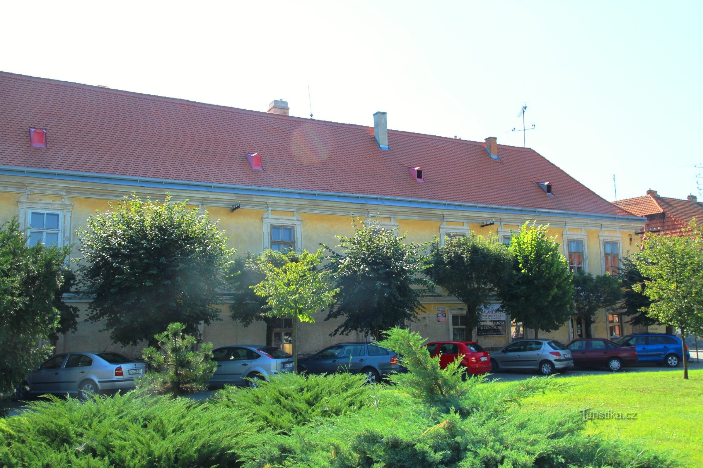 Pohořelice - entinen Pfann-hotelli, näkymä Svobodan aukiolta