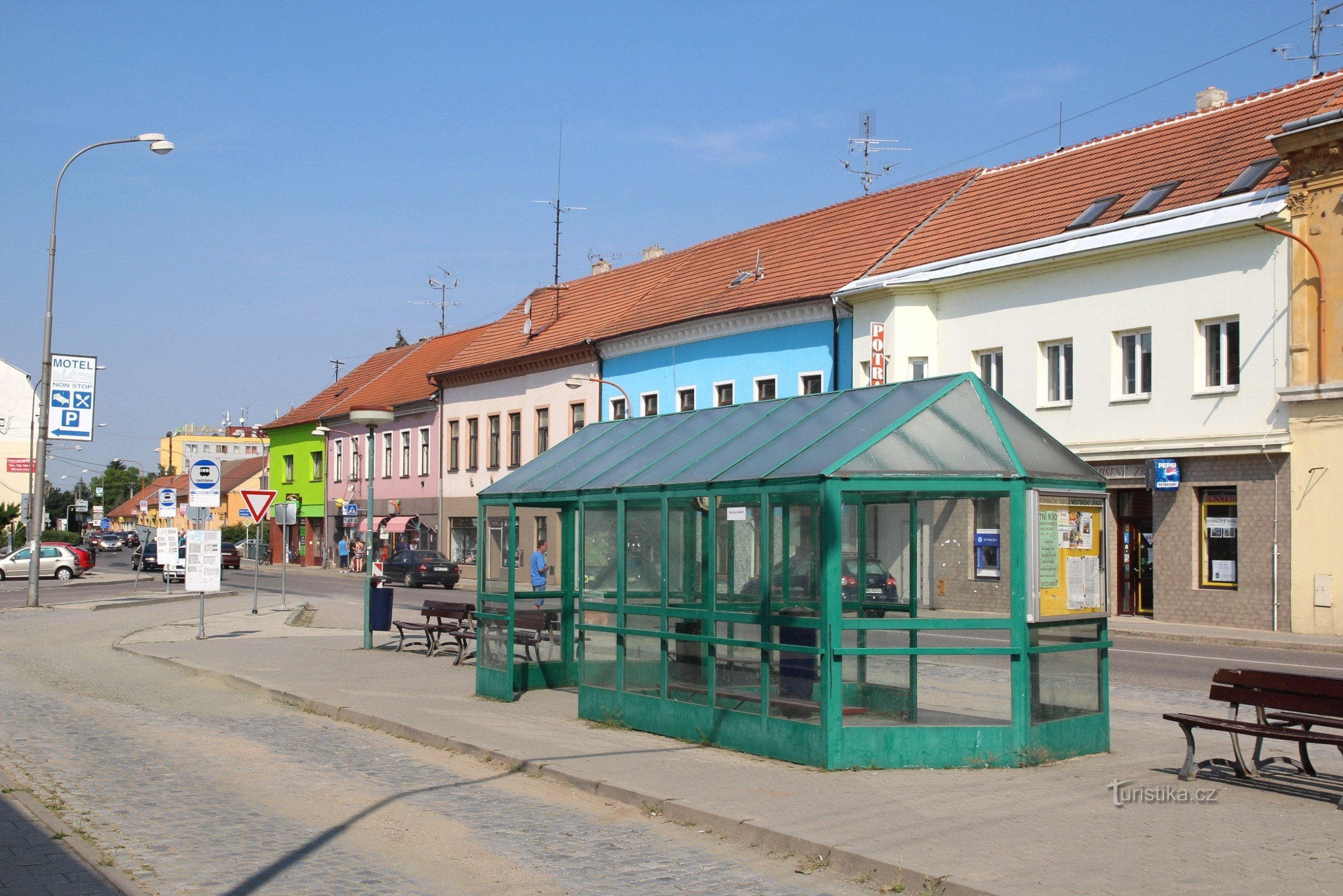 Phố Pohořelická Lidická với các trạm dừng xe buýt