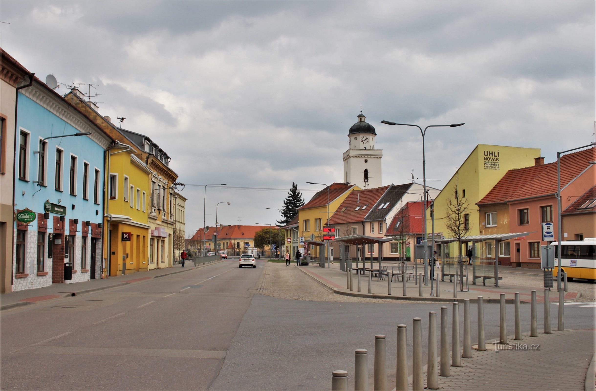 Pohořelické autobusové nádraží v rozšířené části ulice Lidické