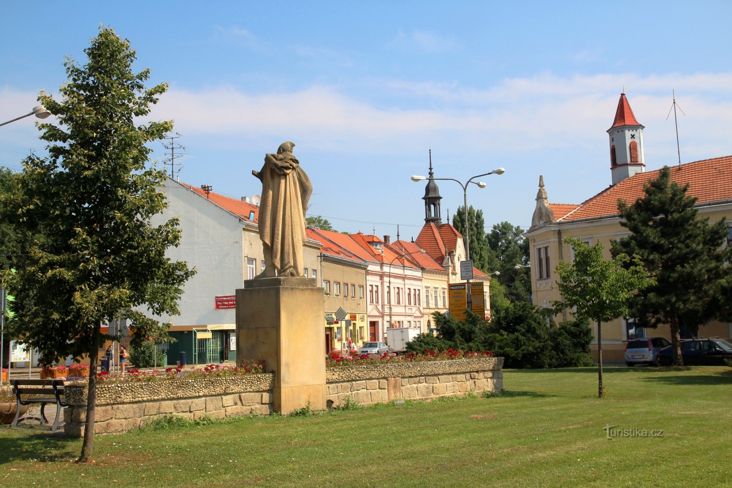 Pohořelice náměstí Svobody với tòa thị chính cũ