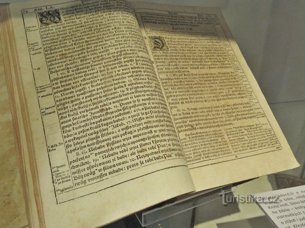 Tesouros da antiga biblioteca na galeria de Hollar VM Šumperk