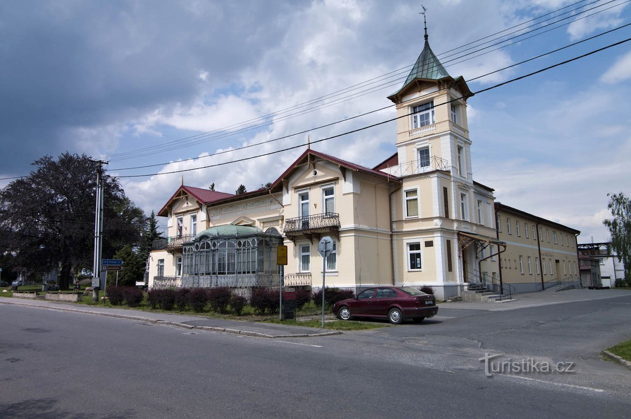 Якщо згадати задній тракт, то вілла Латцеля