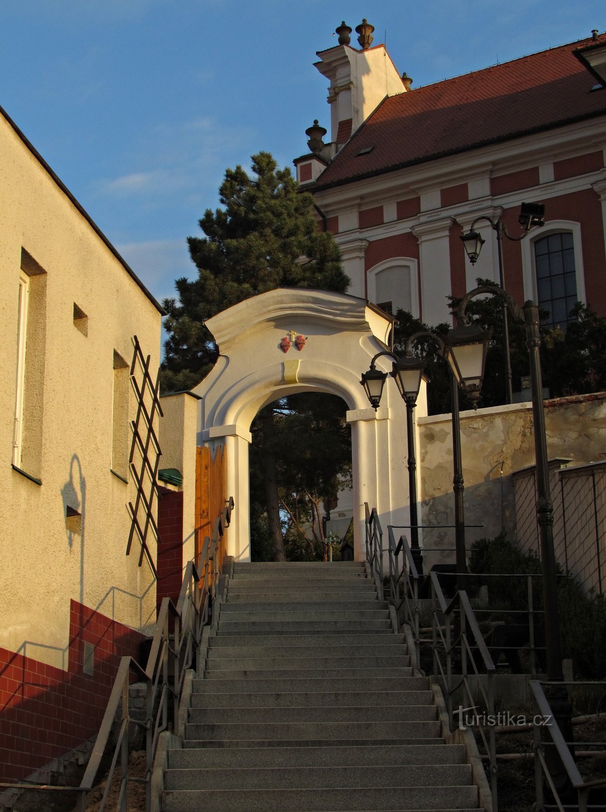 Polešovice - Pyhän Pietarin ja Paavalin kirkko