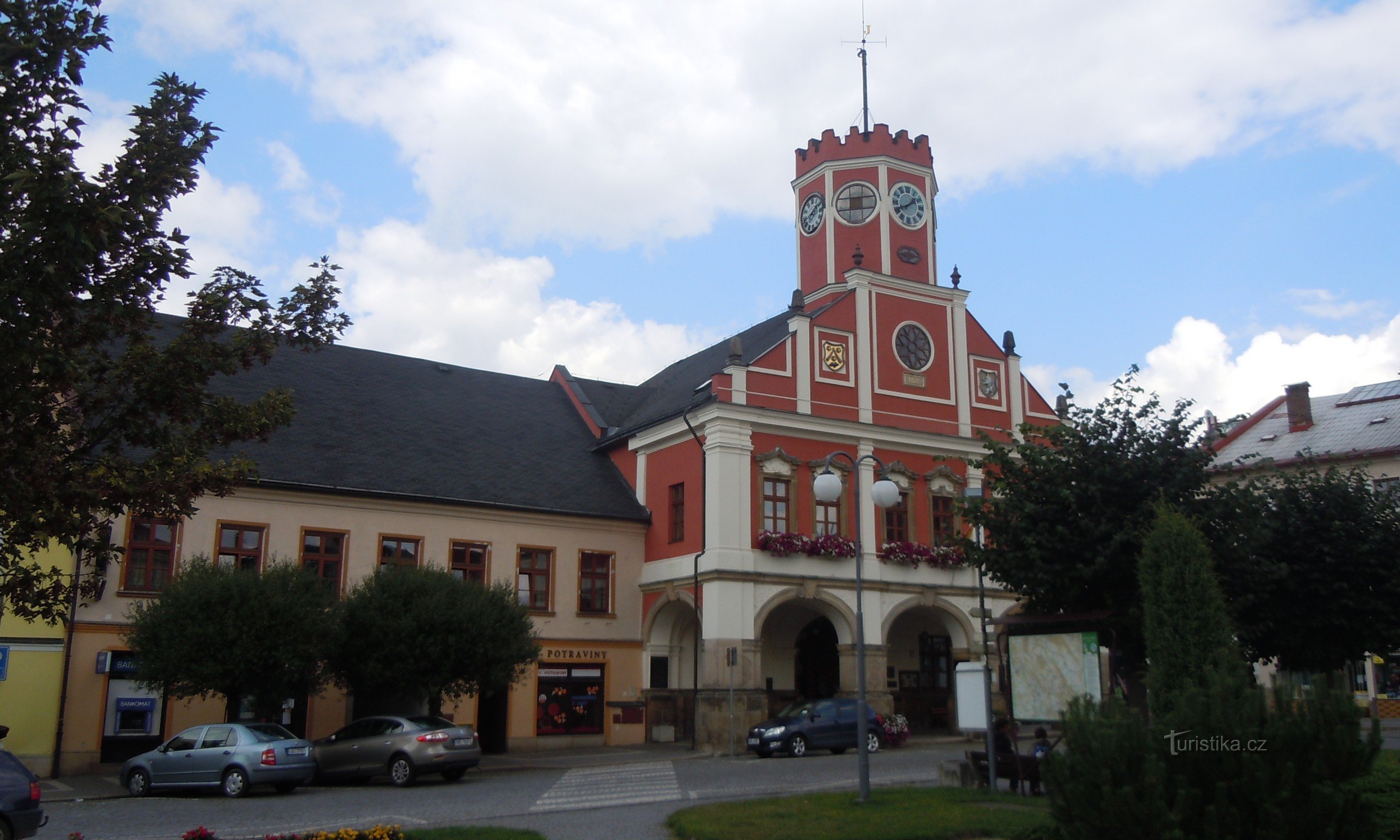 Regal bei Metuji - Rathaus