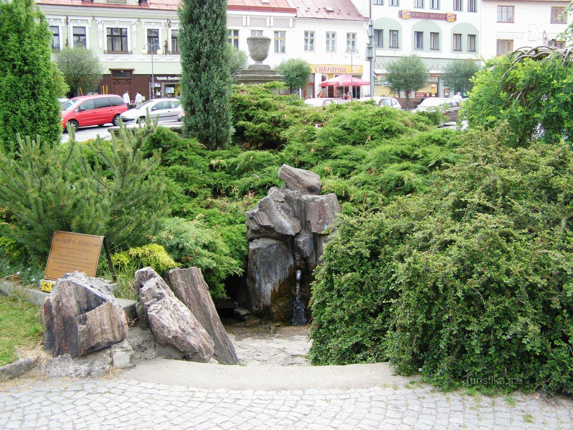 Shelf above Metují - spring Julinka