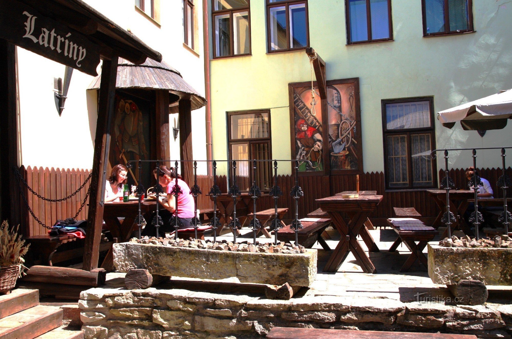 Polička - quán rượu của Hereš