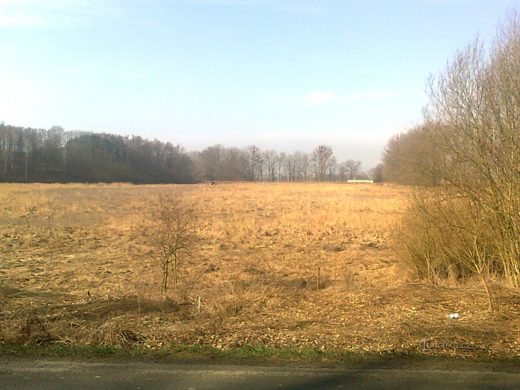 Polický rybník visto da estrada principal entre Polič e Úsov