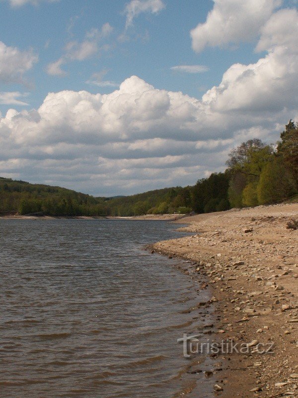 Halflege Brno-dam