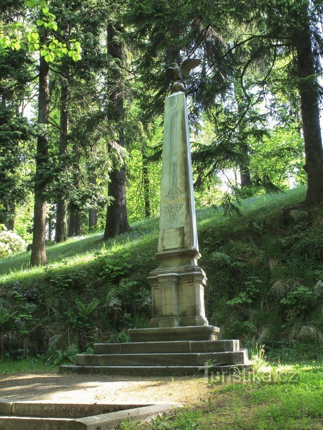 Monument polonais avant réparation