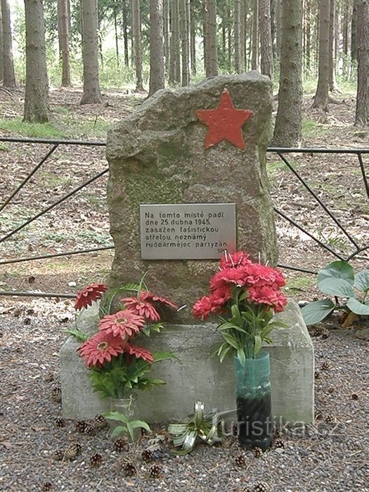 Memoriale sulla strada per Plešivec