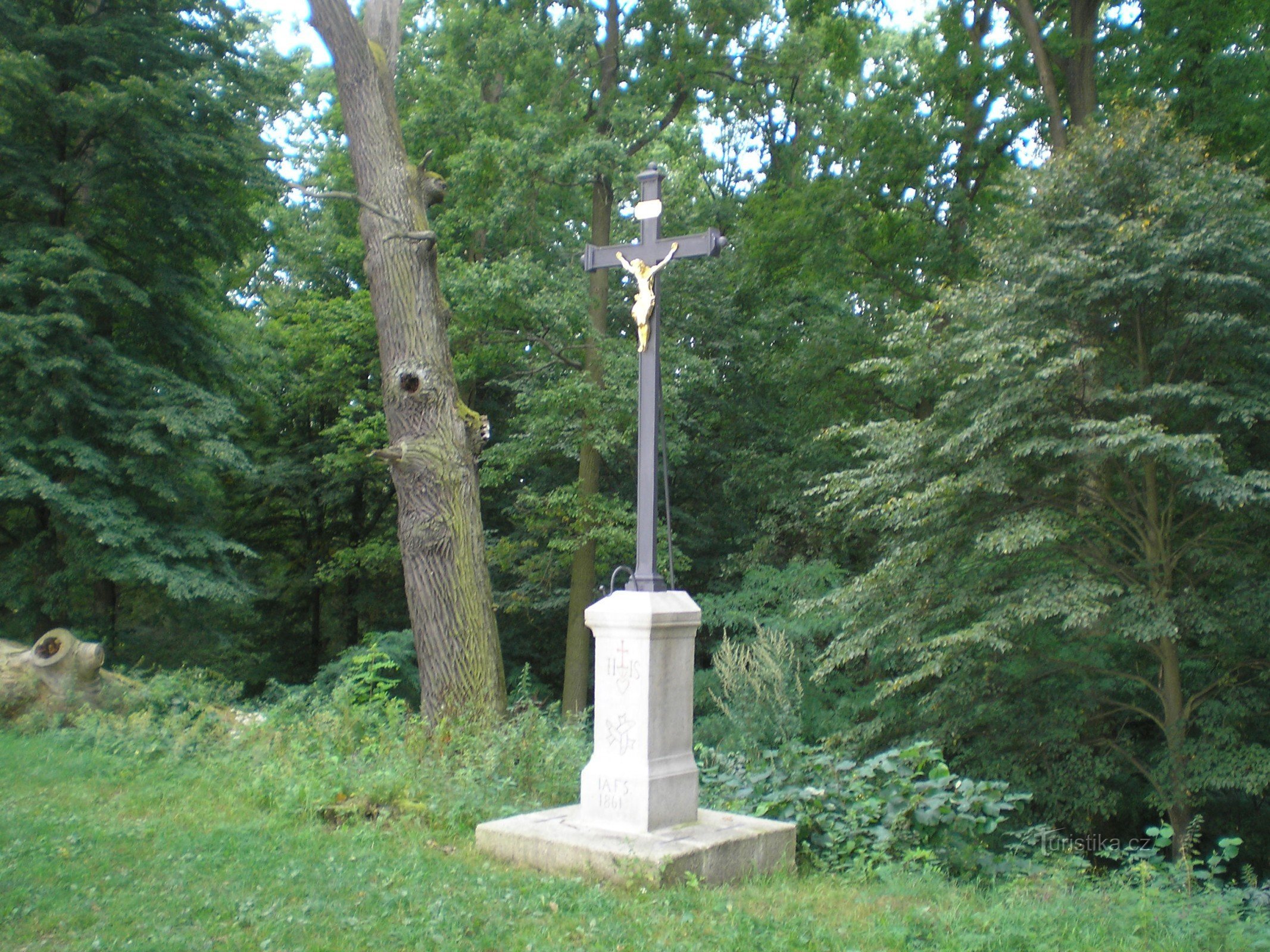 Monument op de Rožmberk-dijk