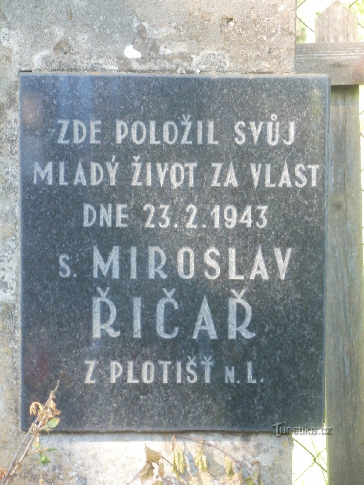 gedenkteken voor de heer Říčař bij Týniště nad Orlicí