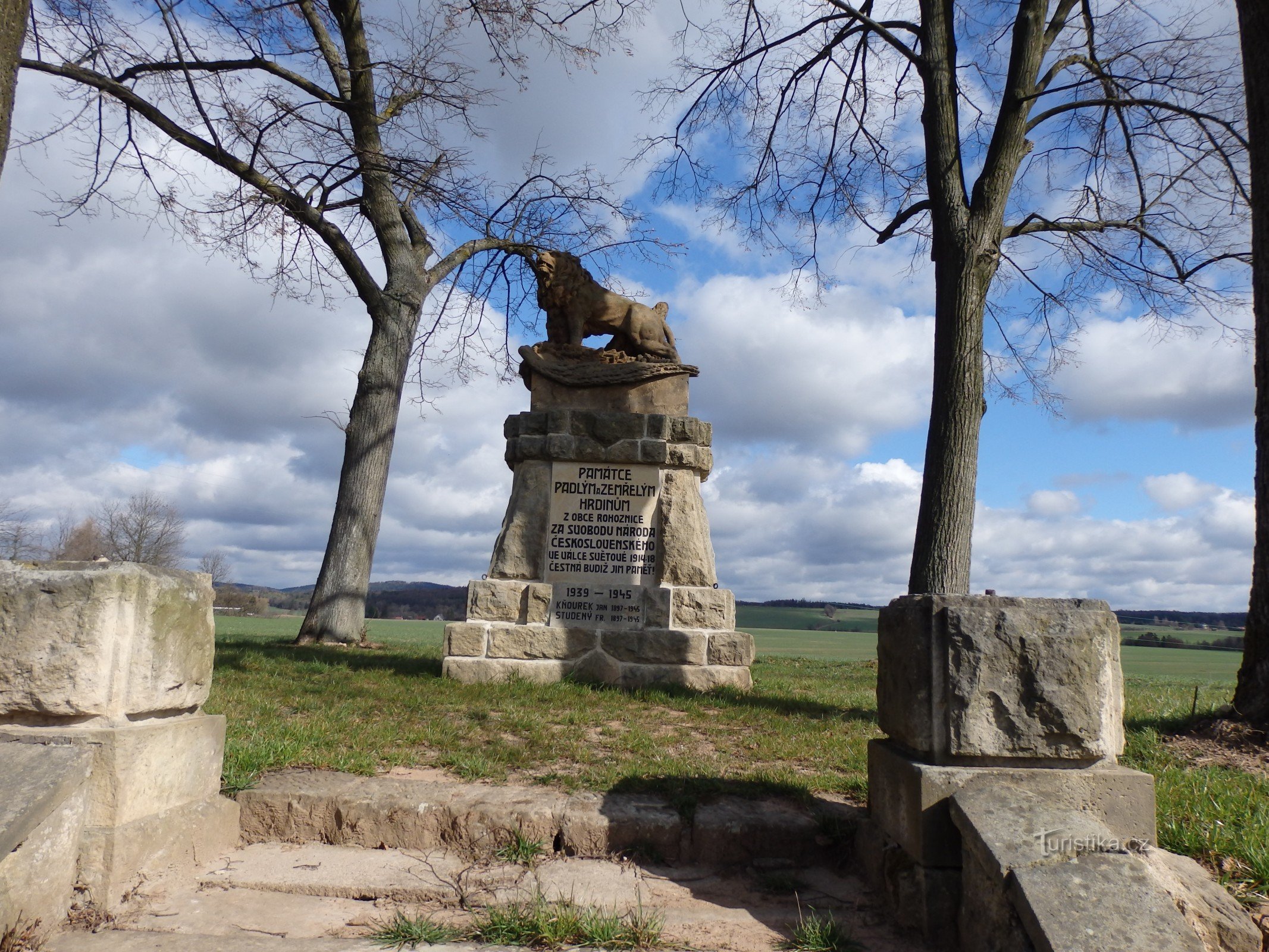 Memorial to the fallen for Rohoznica