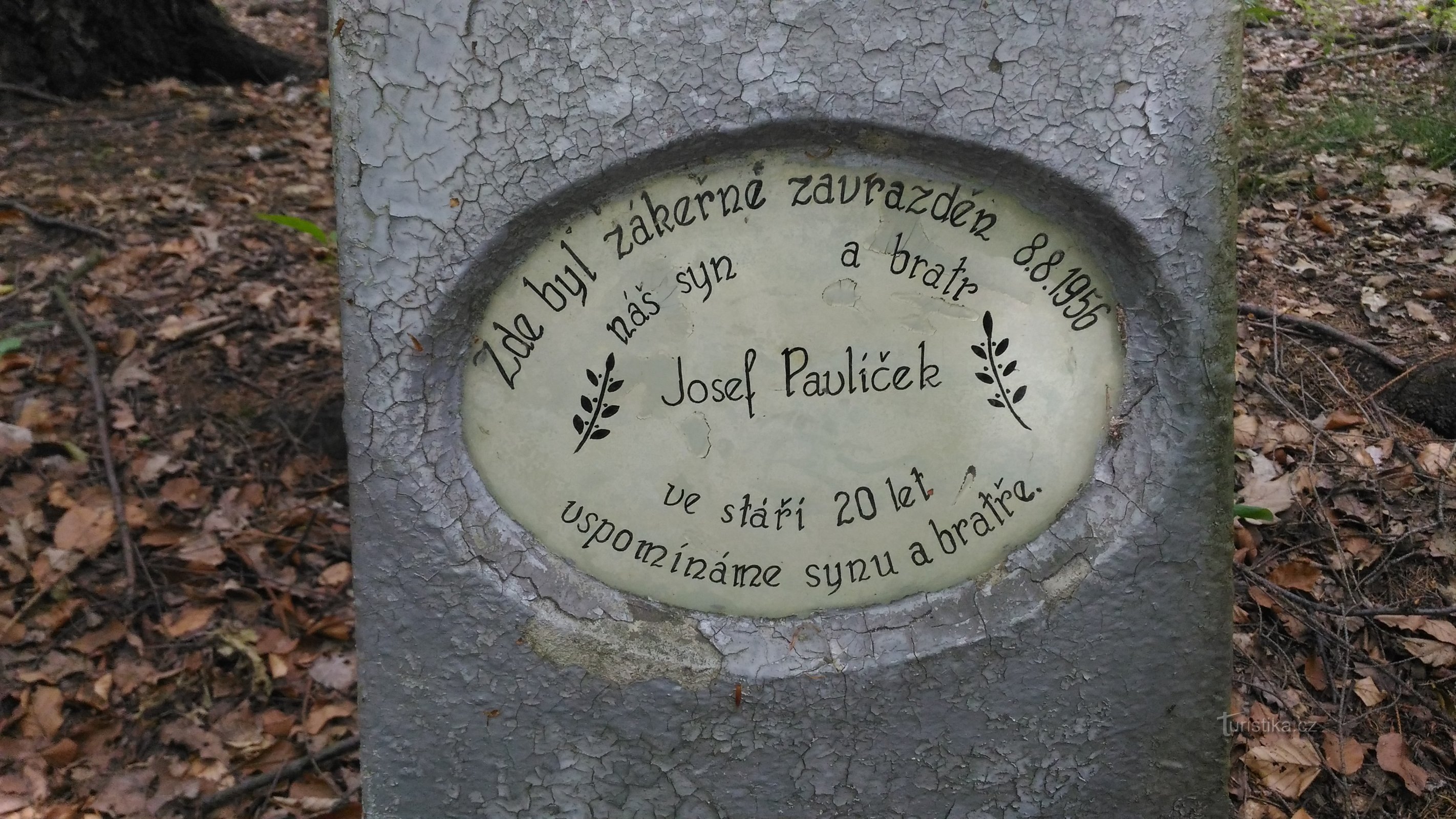 Emlékmű Osecký lesben.