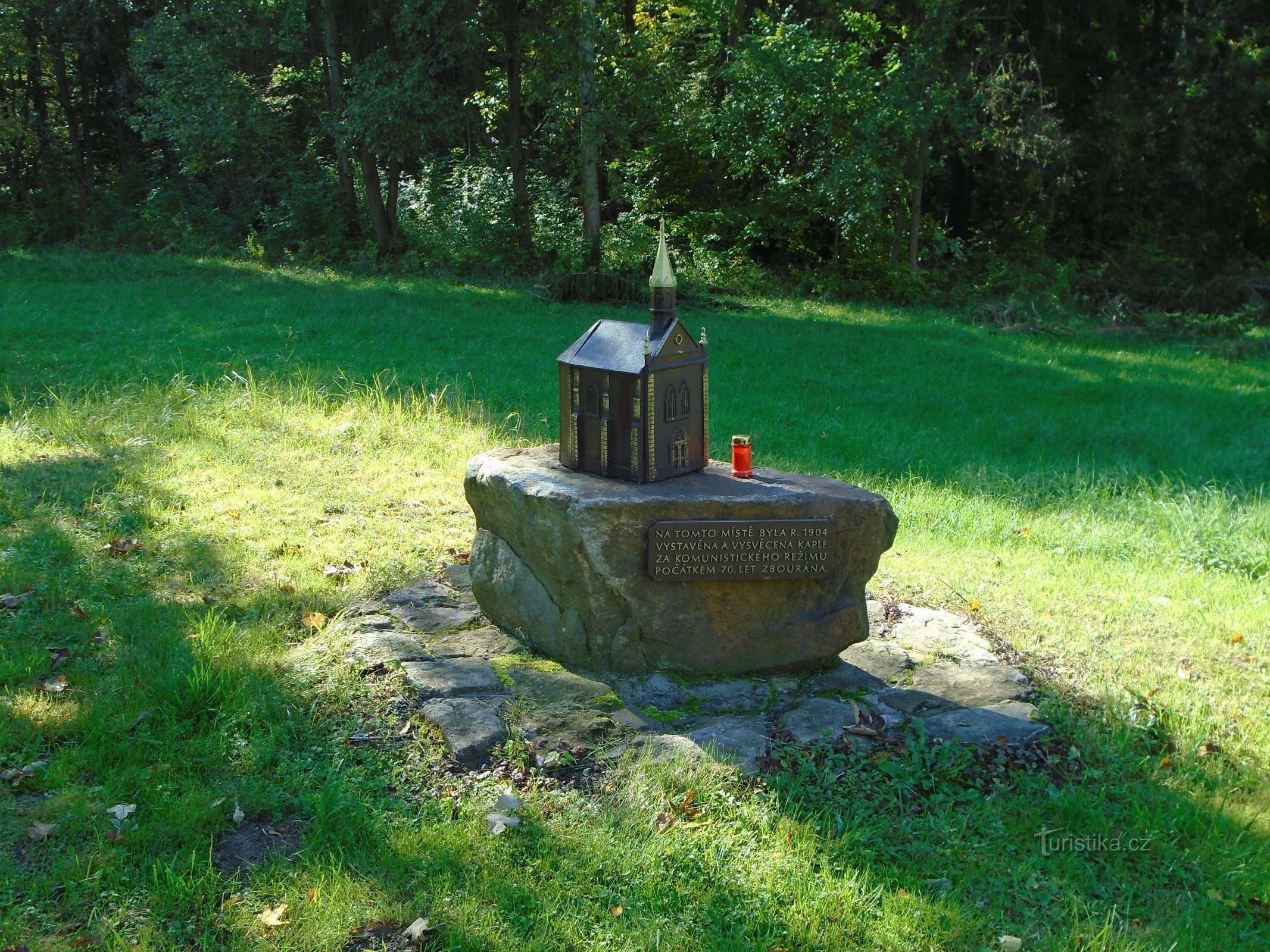 Мемориал несуществующей часовне св. Винсент (Белун)