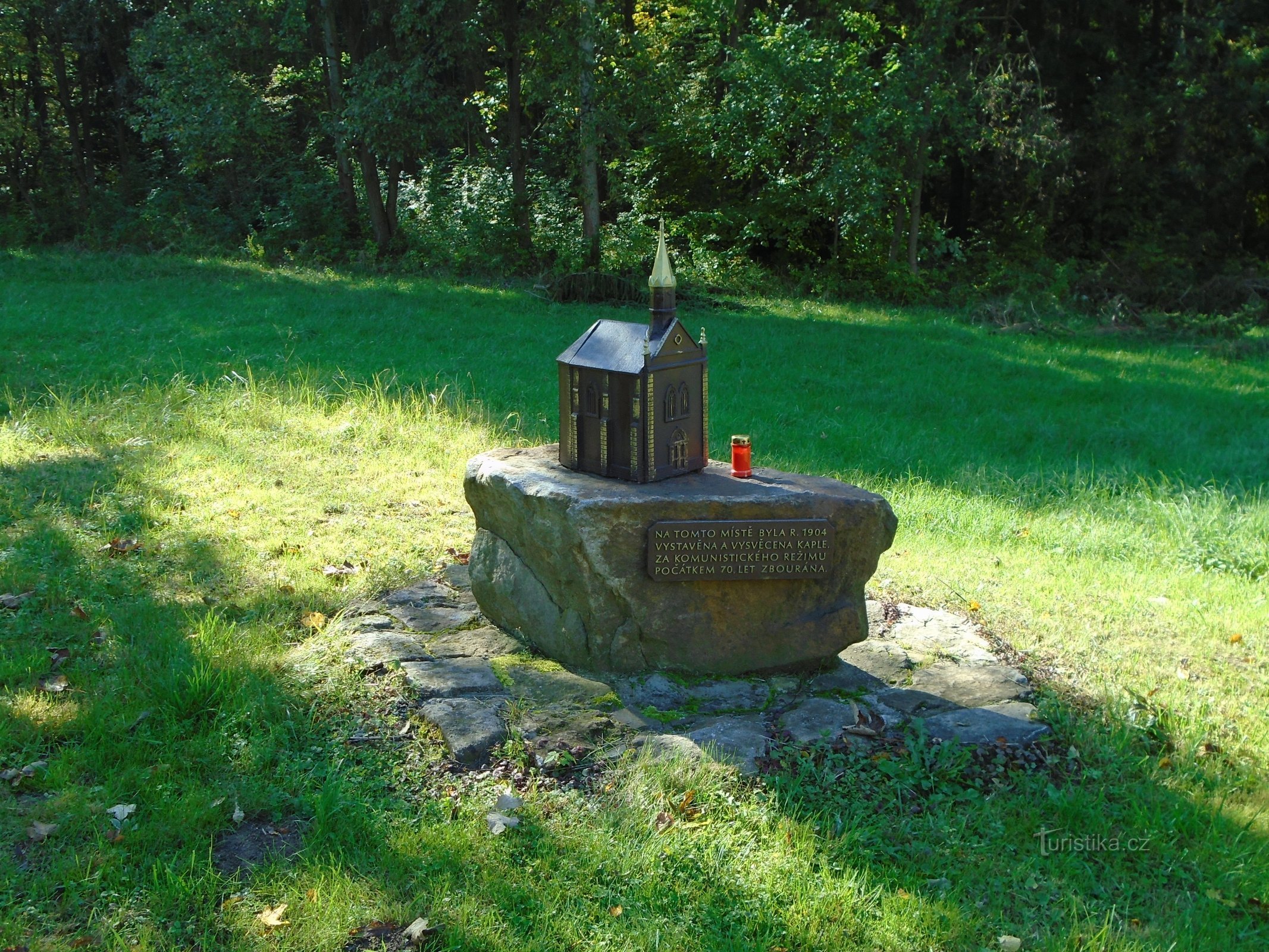 Gedenkteken van de ter ziele gegane kapel van St. Vincent (Běluň)