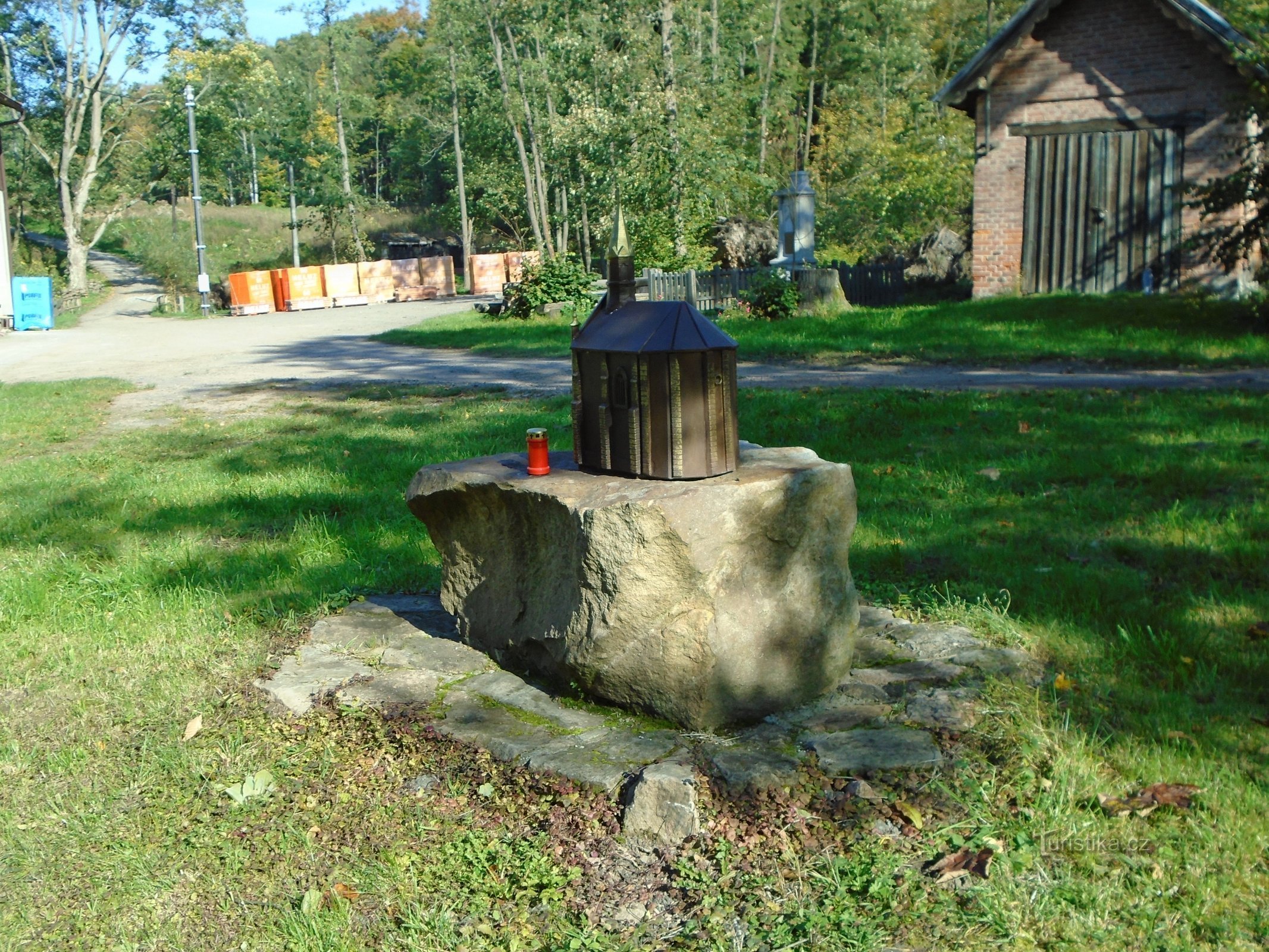 Gedenkteken van de ter ziele gegane kapel van St. Vincent (Běluň)