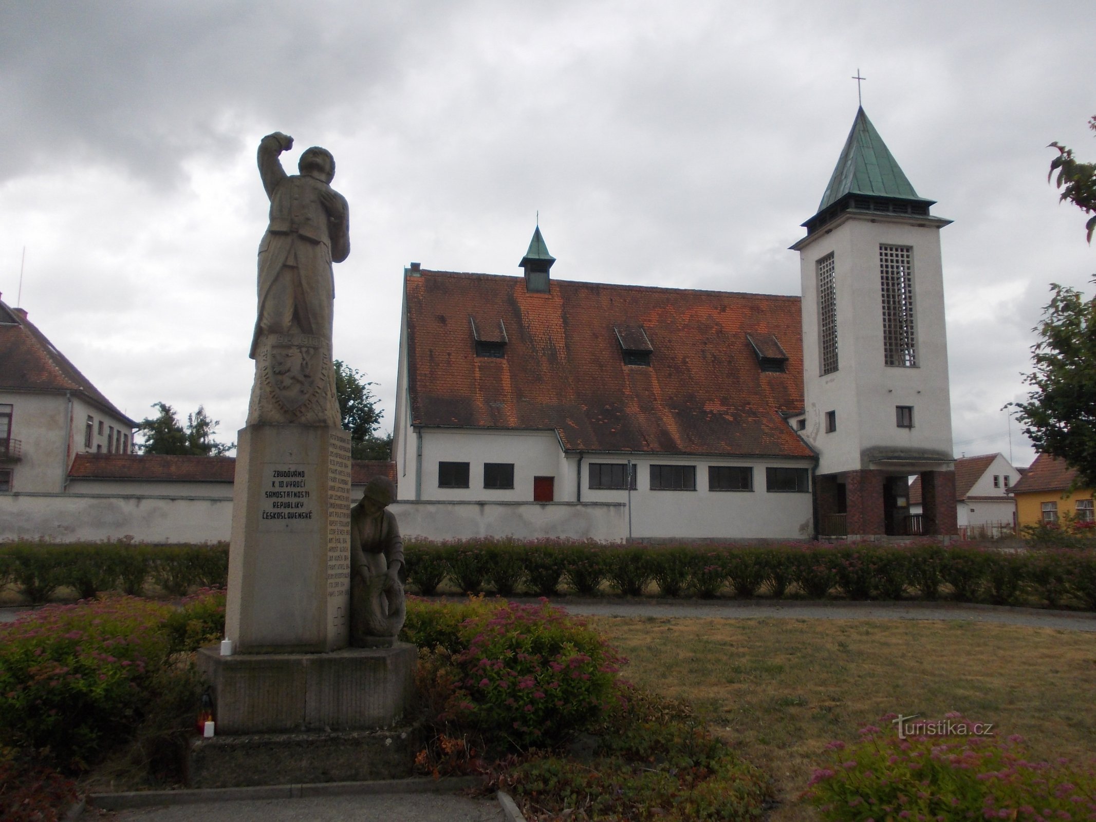 pomnik i kościół św. Wacława