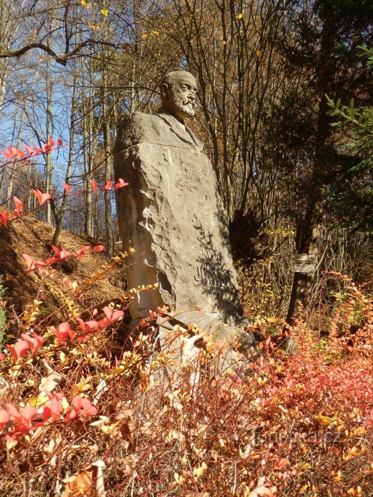 Monument voor Alois Jirásek