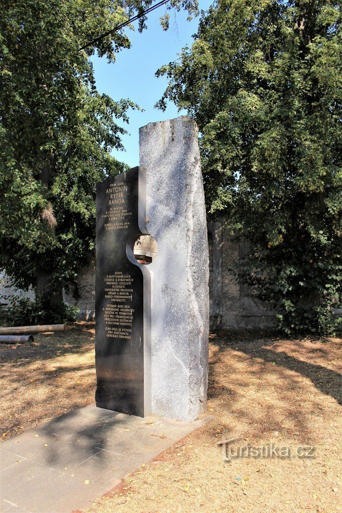 Monumento a Randy del cavaliere di Alois