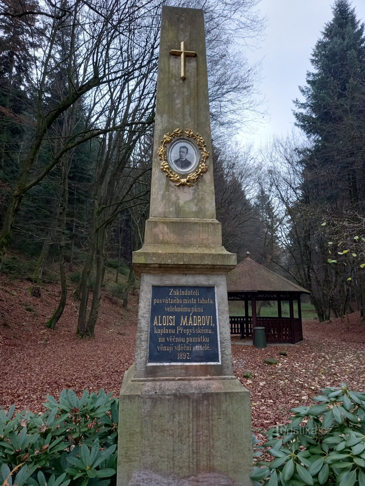 Pomník Aloisi Mádrovi