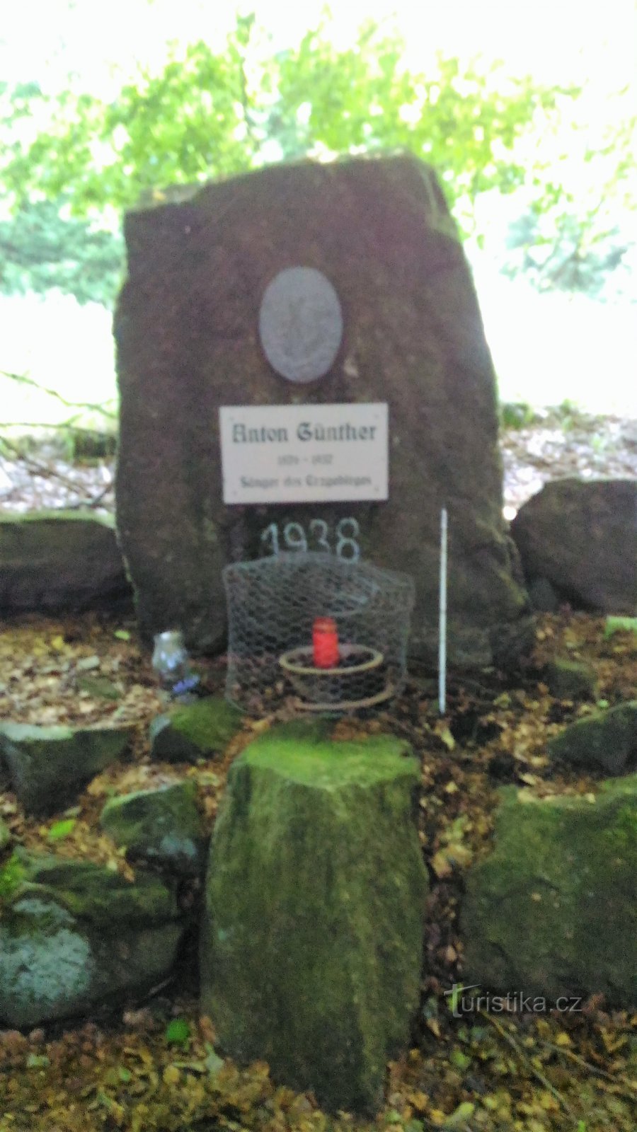 Monument till Anton Günther nära den nedlagda gränsbyn.